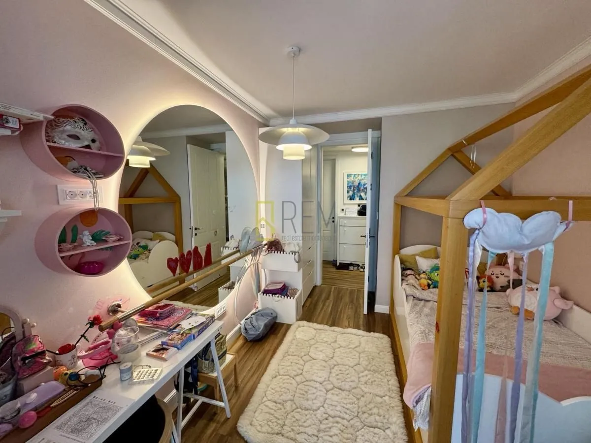 Prodaja, trosoban stan, 130m², Centar, Podgorica