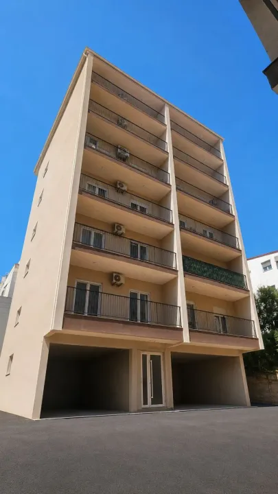 Prodaja, jednosoban stan, 56m², Lazi, Budva