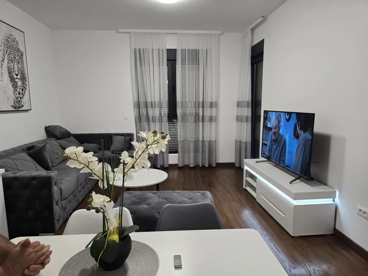 Rent, one bedroom apartment, 50m², Tivat, Crna Gora