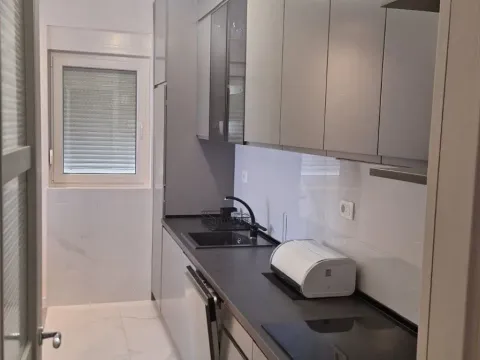 Izdavanje, trosoban stan, 94m², Central Point, Podgorica - image 7