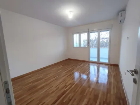 Izdavanje, poslovni prostor, 50m², Preko Morače, Podgorica - image 7