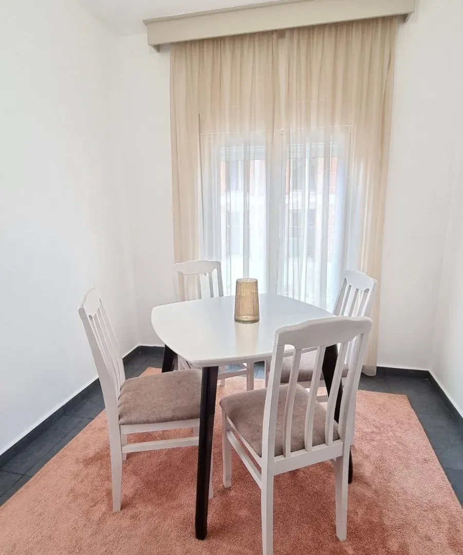 Izdavanje, jednosoban stan, 37m², Lastva Grbaljska, Kotor