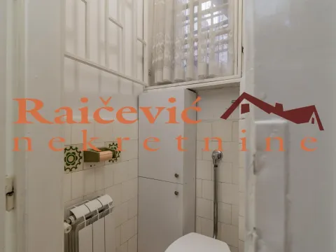 Prodaja, četvorosoban stan, 120m², Centar, Stara Pazova - image 19