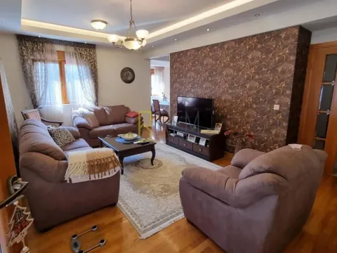 Prodaja, trosoban stan, 108m², Gorica C, Podgorica