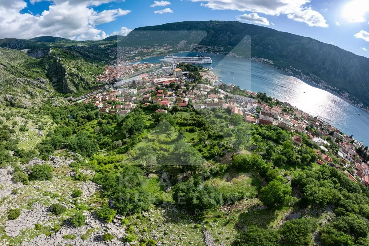 Prodaja, plac, 1700m², Dobrota, Kotor
