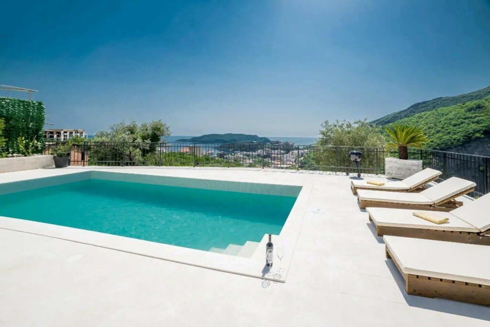 Sale, house, 160m², Bečići, Budva