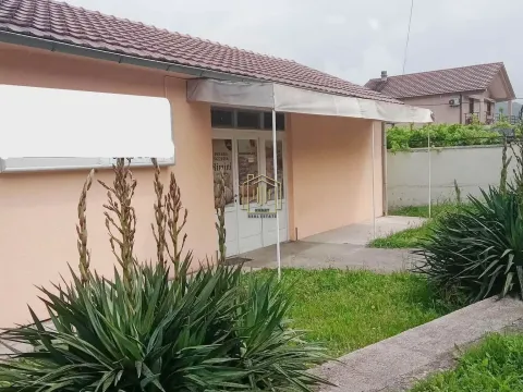 Izdavanje,  poslovni prostor, 65m2, Velje Brdo, Podgorica