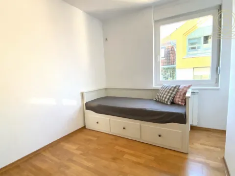 Izdavanje, trosoban stan, 80m², Centar, Novi Sad - image 8