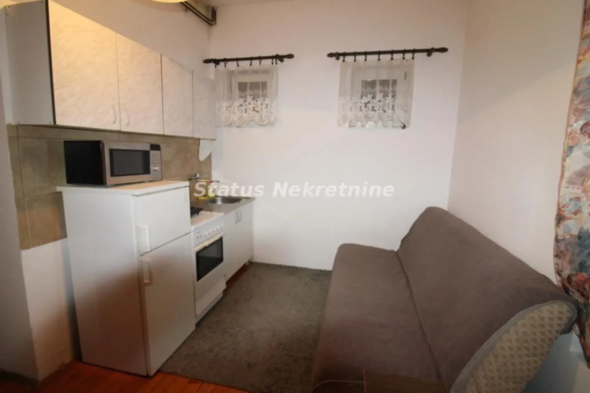Prodaja, kuća, 429m², Vidovdansko naselje, Novi Sad Sve Podlokacije