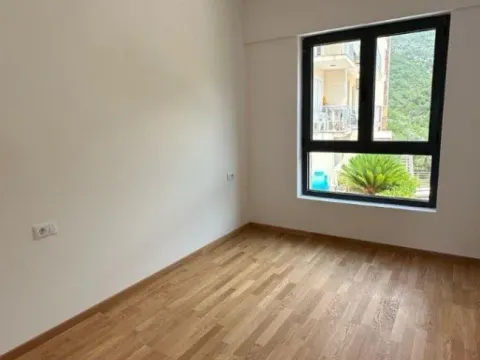 Sale, one bedroom apartment, 42m², Bečići, Budva - image 2