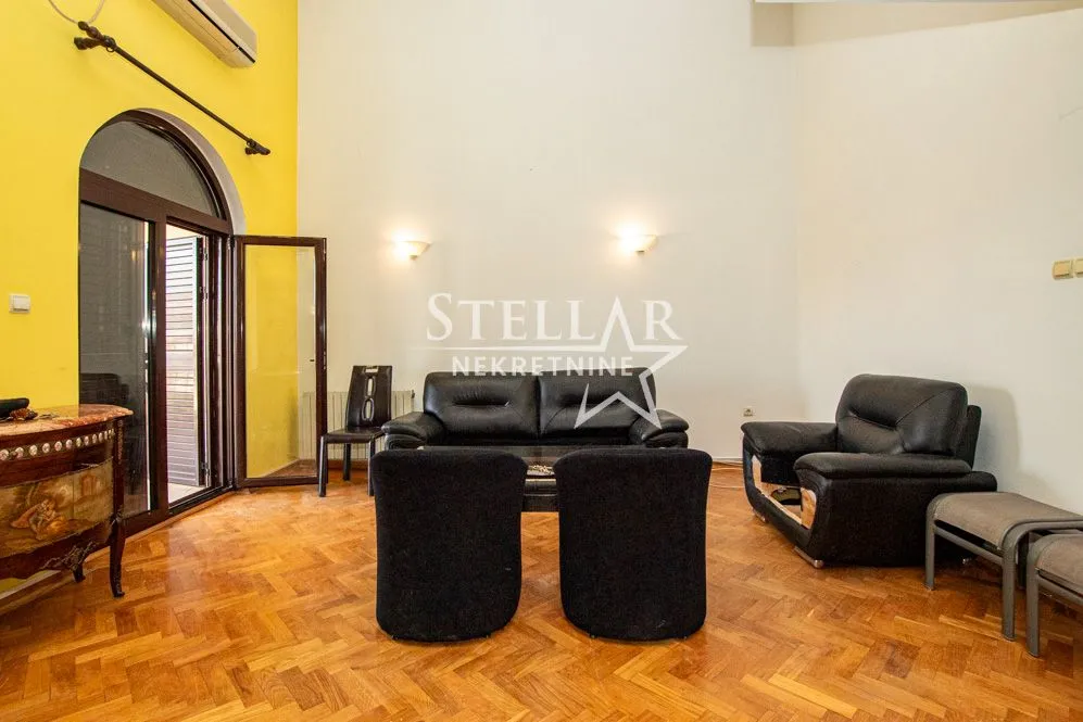 Izdavanje, kuća, 320m², Gorica C, Podgorica