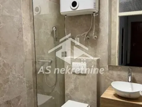 Izdavanje, četvorosoban stan, 135m², Senjak, Beograd - image 21