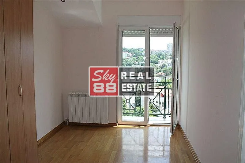 Izdavanje, kuća, 215m², Savski Venac, Beograd