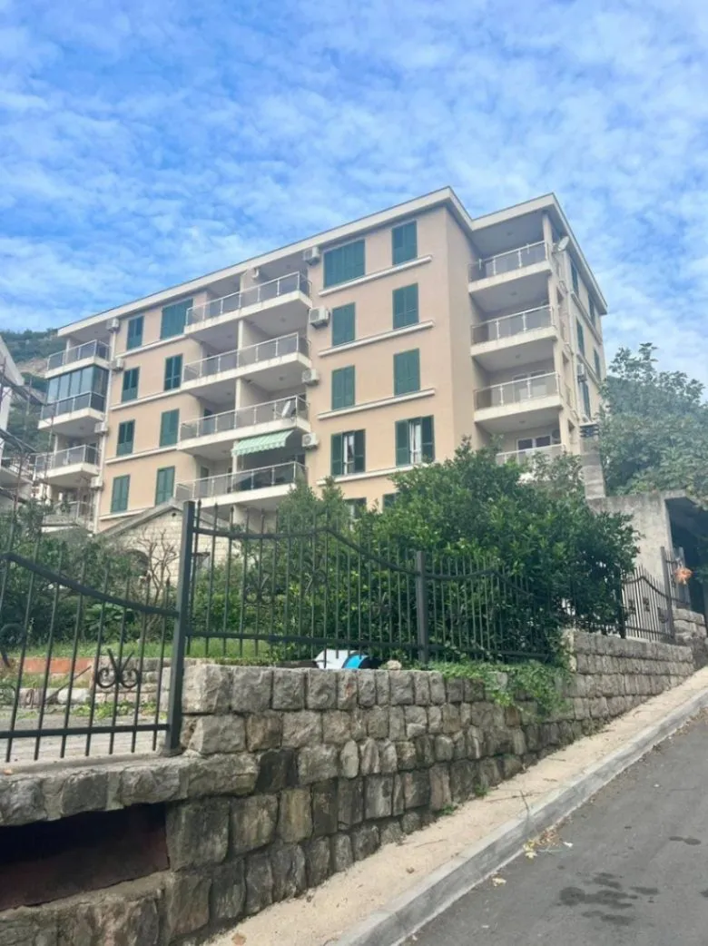 Sale, two bedroom apartment, 69m², Bečići, Budva