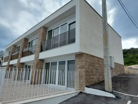 Prodaja, kuća, 90m², Tivat, Crna Gora - image 1
