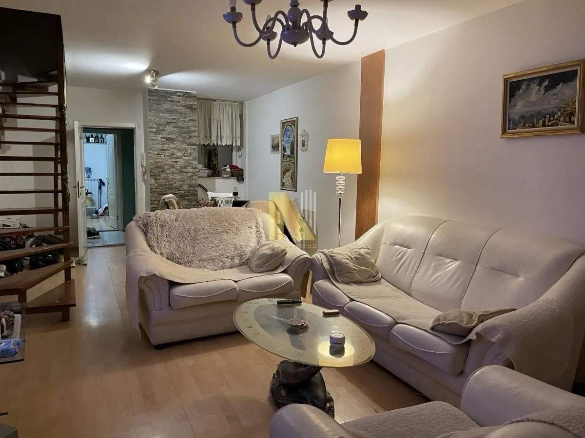 Prodaja, kuća, 180m², Lipov gaj, Novi Sad Sve Podlokacije