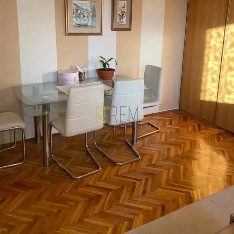 Prodaja, jednosoban stan, 42m², Blok 9, Podgorica