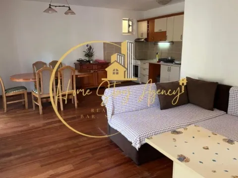 Izdavanje, trosoban stan, 100m², Bjeliši, Bar