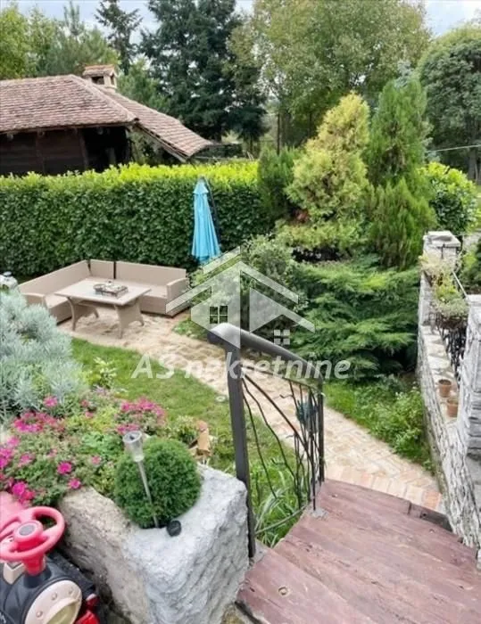 Izdavanje, kuća, 367m², Jajinci, Voždovac Sve Podlokacije