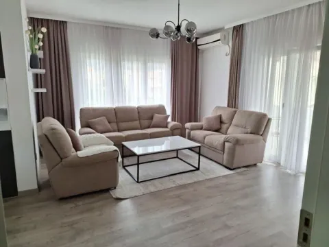 Izdavanje, trosoban stan, 122m2, Ilino, Bar Izdavanje, trosoban stan, 122m2, Ilino, Bar