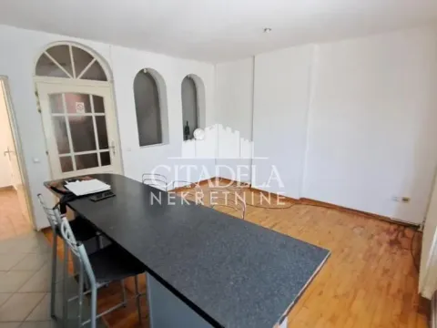Rent, house, 200m², Čukarica, Beograd - image 13