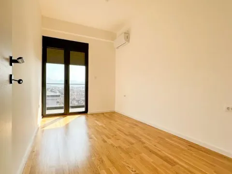 Izdavanje, dvosoban stan, 64m², Stari Aerodrom, Podgorica - image 7
