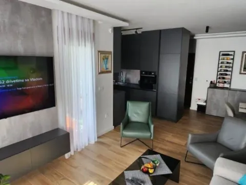 Prodaja, trosoban stan, 98m², Dobrota, Kotor - image 3