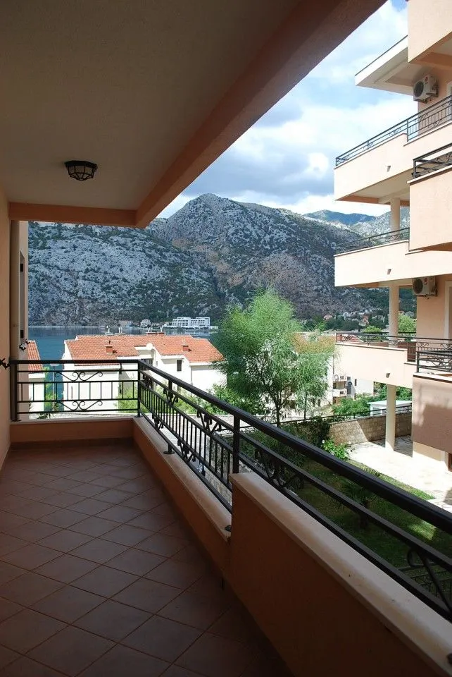 Prodaja, stan, 57m², Risan, Kotor
