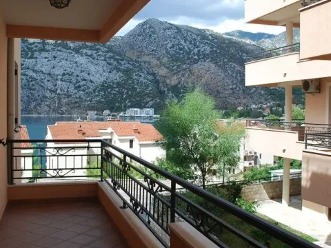 Prodaja, stan, 57m², Risan, Kotor - image 11