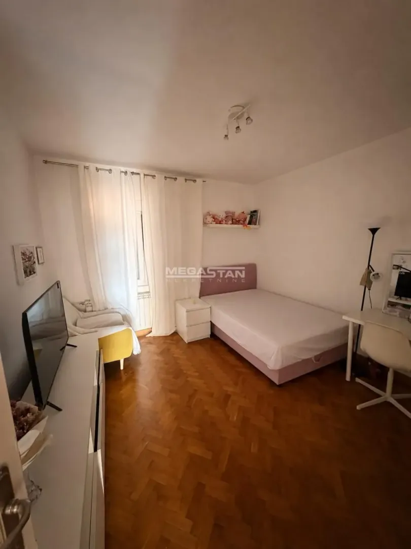 Rent, two bedroom apartment, 60m², Kalenić Pijaca, Vračar Sve Podlokacije