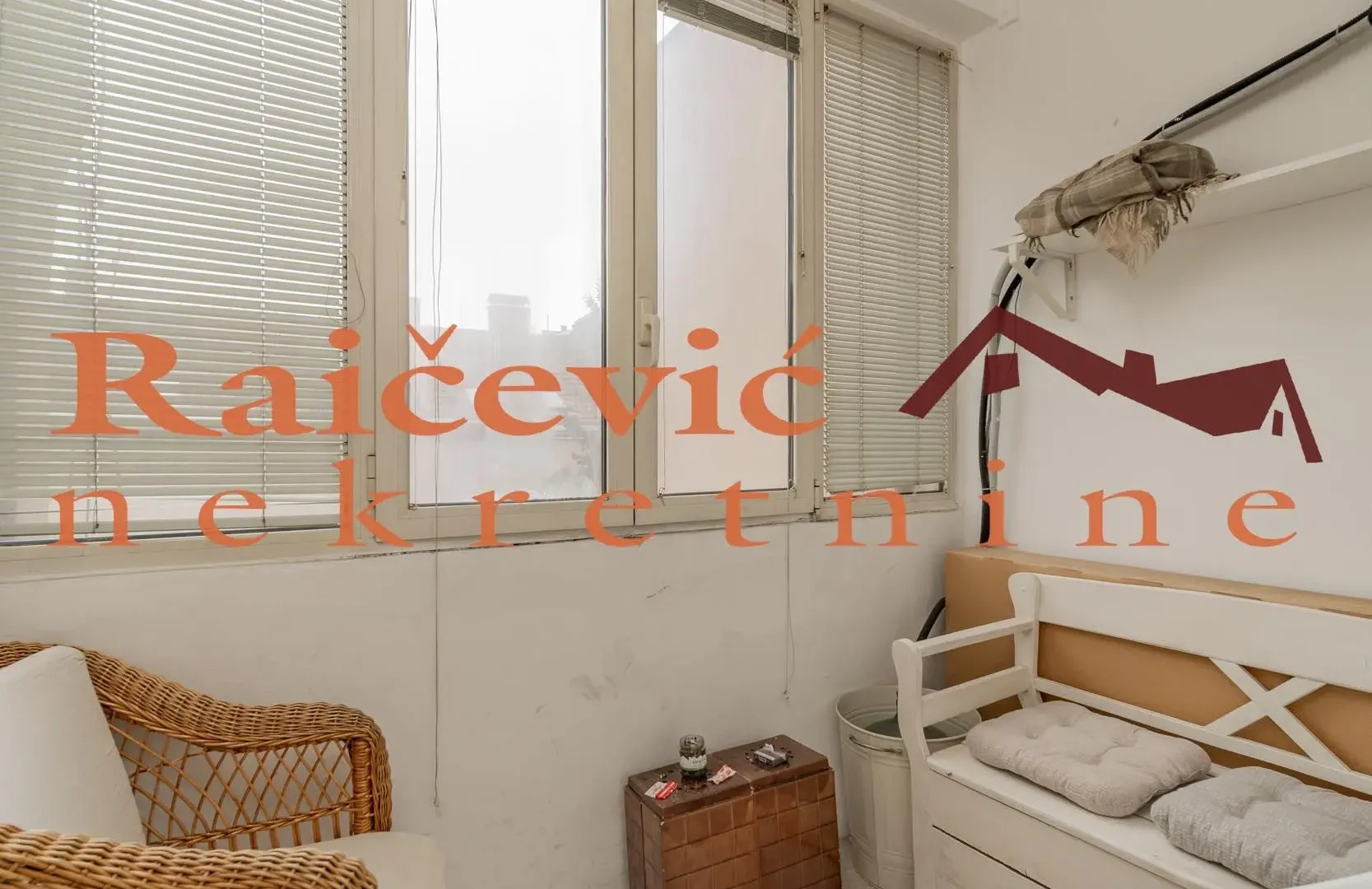 Prodaja, trosoban stan, 68m², Kalenić Pijaca, Vračar Sve Podlokacije