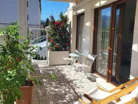 Izdavanje, dvosoban stan, 70m², Tivat, Crna Gora - image 12