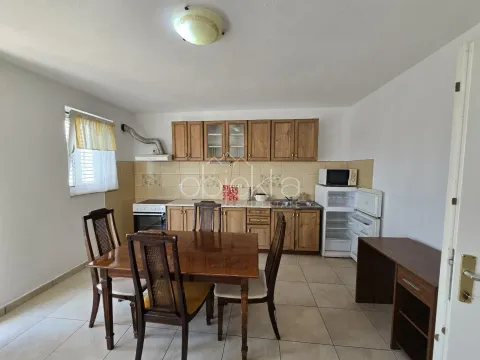 Rent, one bedroom apartment, 75m², Tivat, Crna Gora - image 4