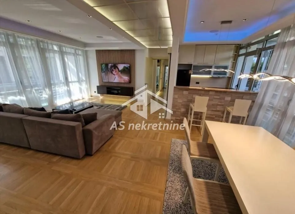 Izdavanje, četvorosoban stan, 148m², Savski Venac, Beograd
