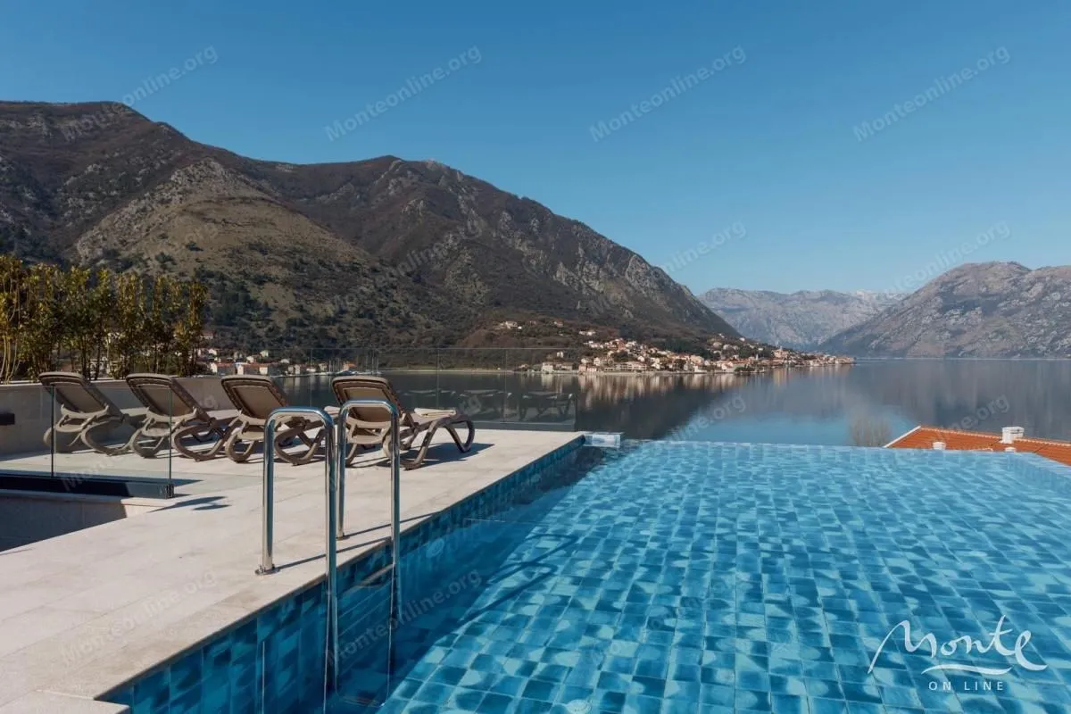Sale, three bedroom apartment, 191m², Dobrota, Kotor