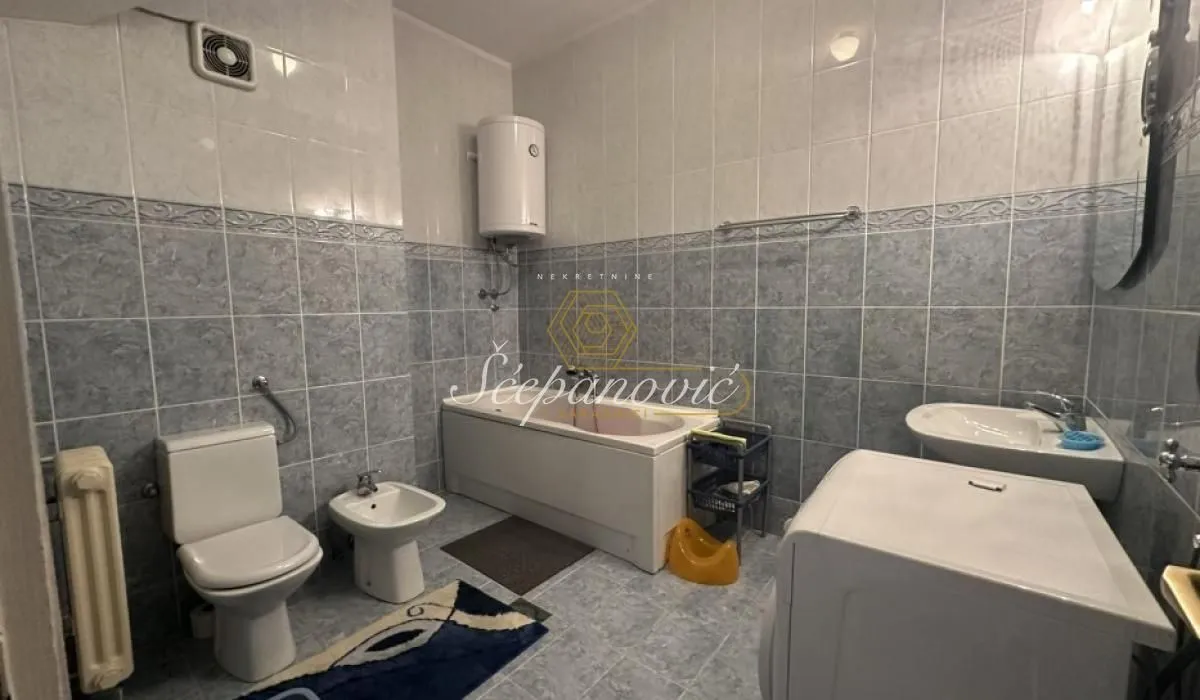 Prodaja, četvorosoban stan, 151m², Centar, Novi Sad