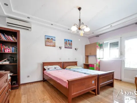 Prodaja, kuća, 220m², Tivat, Crna Gora - image 13