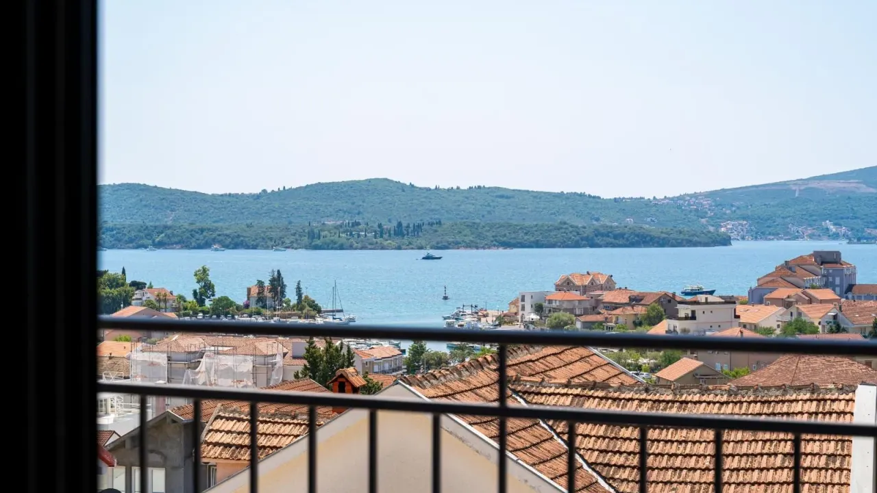 Prodaja, trosoban stan, 77m², Tivat, Crna Gora