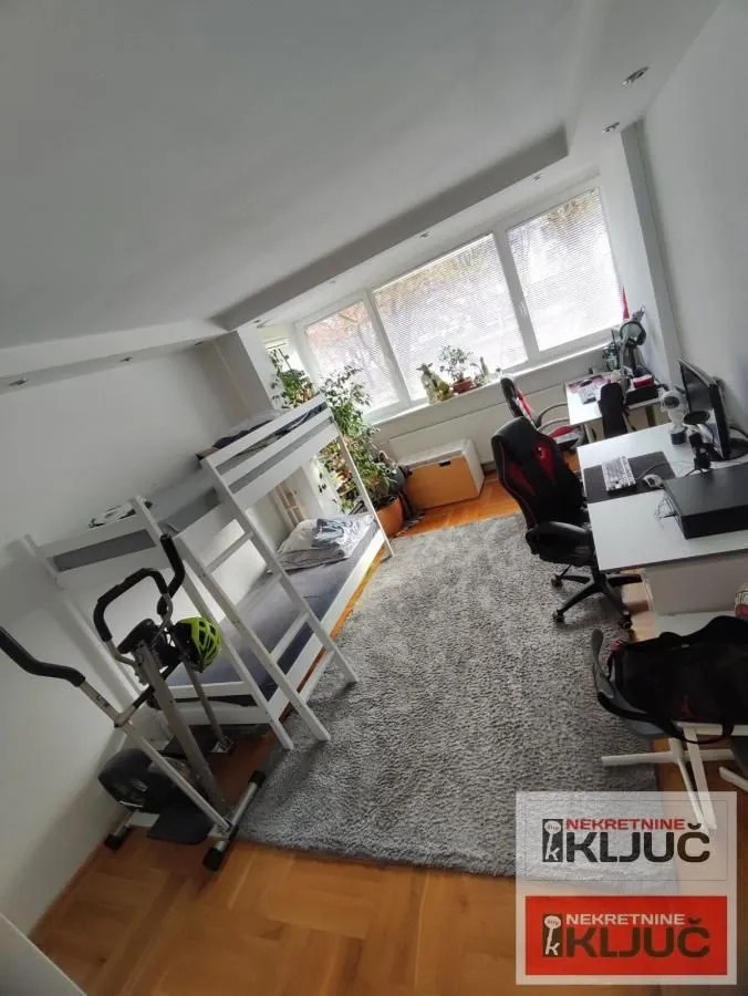 Prodaja, četvorosoban stan, 75m², Grbavica, Novi Sad Sve Podlokacije
