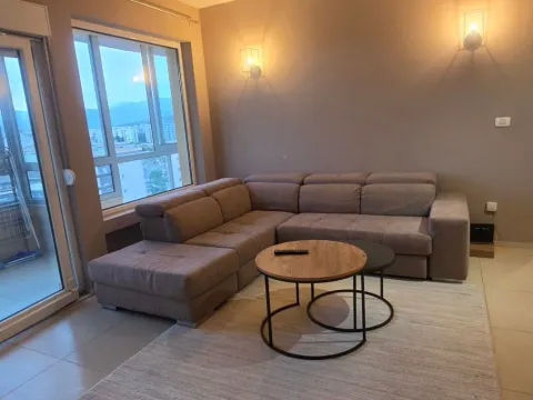 Izdavanje, dvosoban stan, 70m², City Kvart, Podgorica - image 1