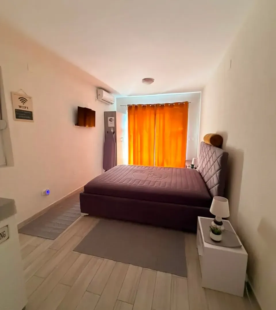 Izdavanje, jednosoban stan, 45m², Bijela, Herceg Novi