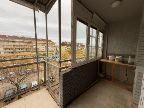 Izdavanje, dvosoban stan, 76m², Stari Aerodrom, Podgorica - image 7