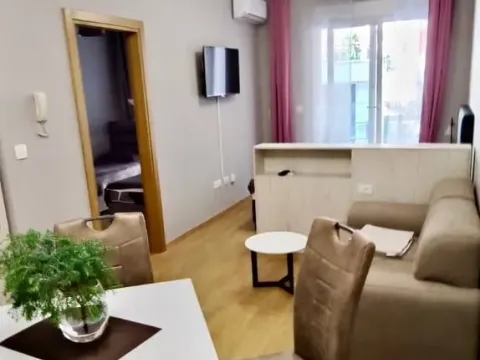 Izdavanje, jednosoban stan, 53m², Centar, Budva - image 8