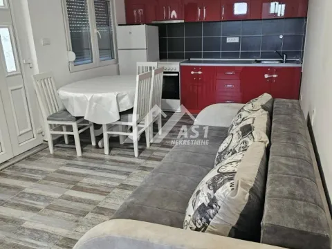 Rent, three bedroom apartment, 70m², Avijatičarsko naselje, Novi Sad Sve Podlokacije - image 1