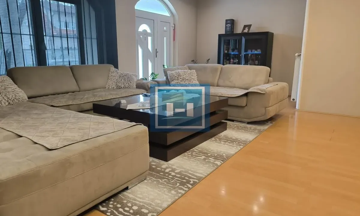 Prodaja, kuća, 470m², Ćuprija, Srbija