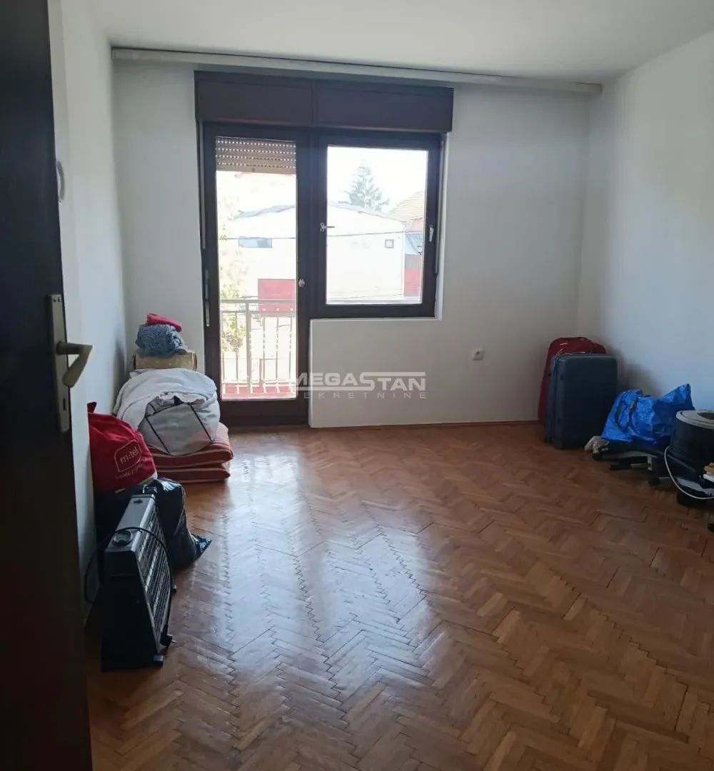Sale, house, 270m², Mali Mokri Lug, Zvezdara Sve Podlokacije
