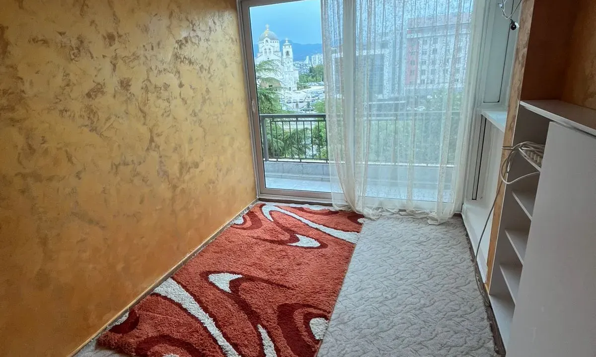Izdavanje, jednosoban stan, 47m², Blok 5, Podgorica