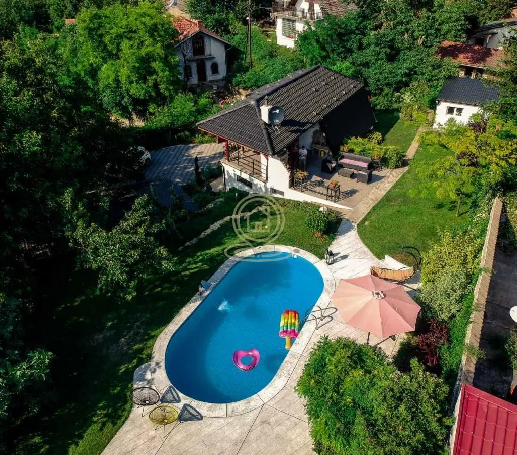 Izdavanje, četvorosoban stan, 100m², Petrovaradin, Novi Sad
