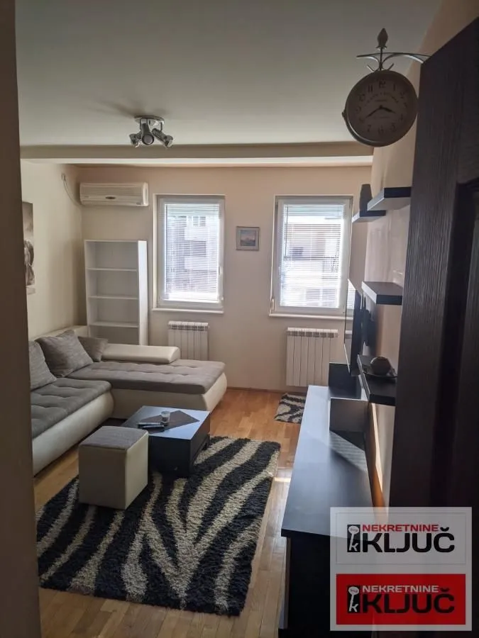 Izdavanje, dvosoban stan, 47m², Bulevar Oslobodjenja, Novi Sad Sve Podlokacije