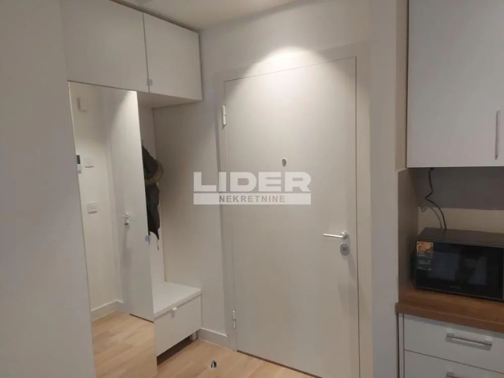 Izdavanje, dvosoban stan, 59m², Savski Venac, Beograd